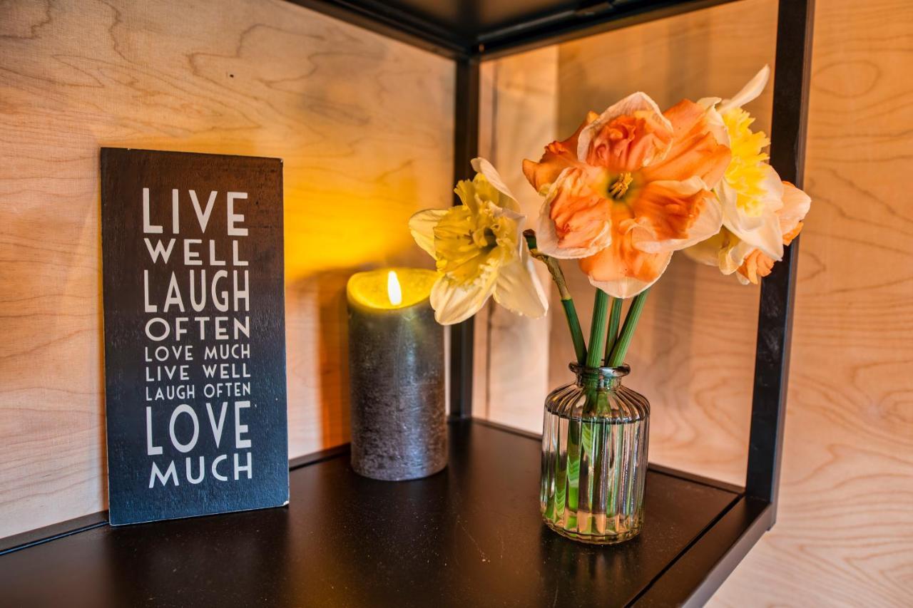 Luxury Glamping Cabin With Outdoor Bath On Cornish Flower Farm Truro Buitenkant foto