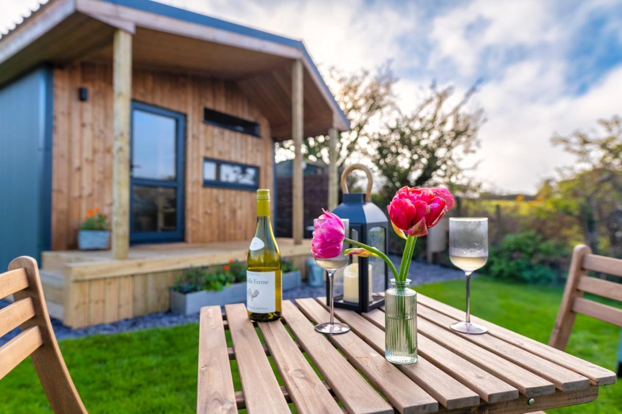 Luxury Glamping Cabin With Outdoor Bath On Cornish Flower Farm Truro Buitenkant foto
