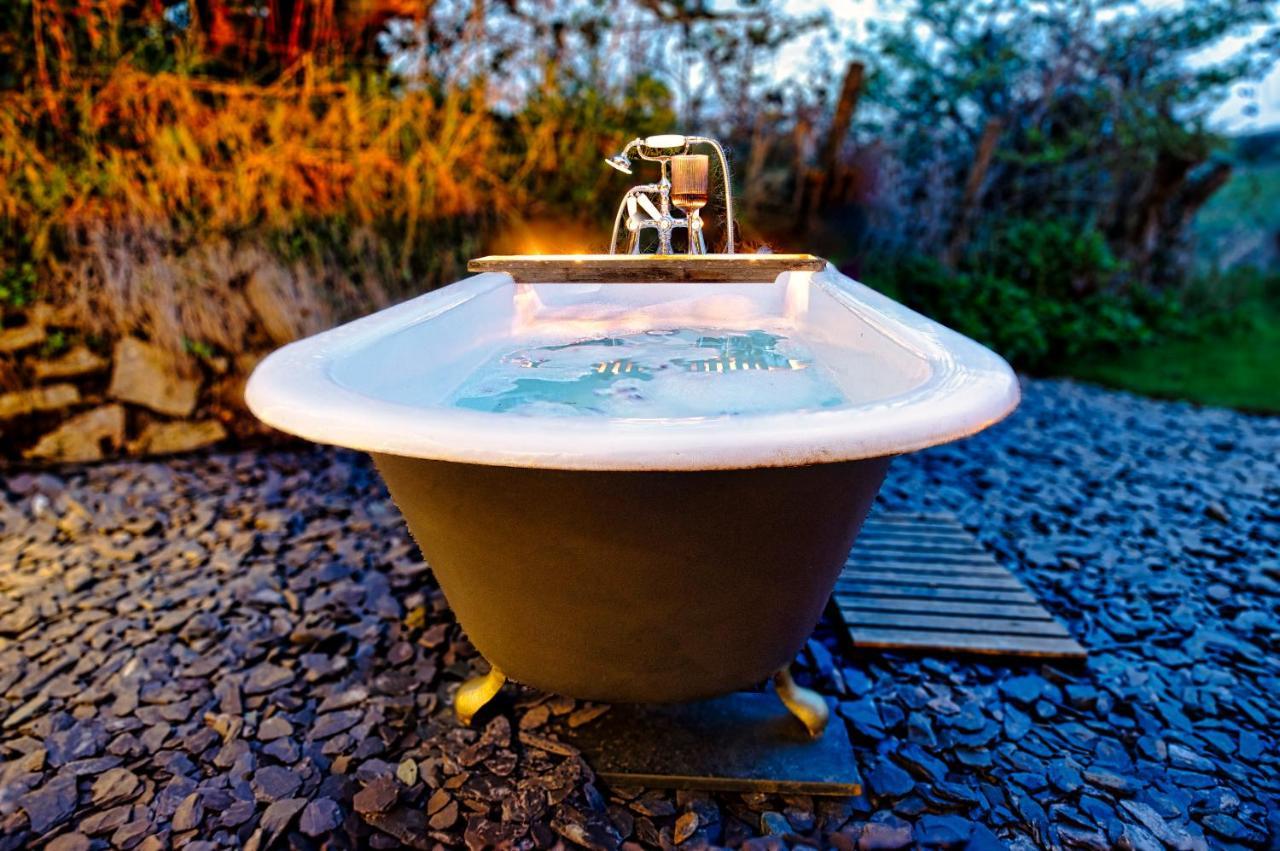 Luxury Glamping Cabin With Outdoor Bath On Cornish Flower Farm Truro Buitenkant foto