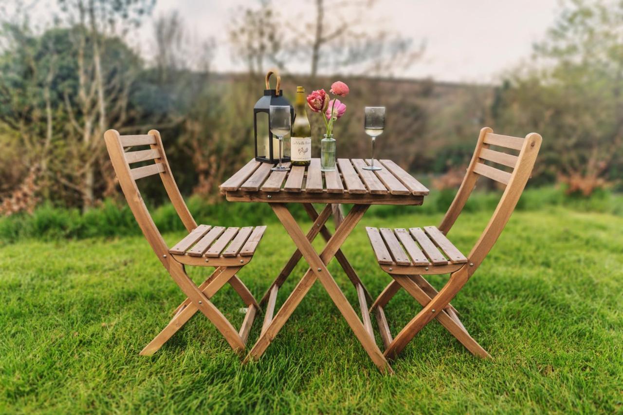 Luxury Glamping Cabin With Outdoor Bath On Cornish Flower Farm Truro Buitenkant foto