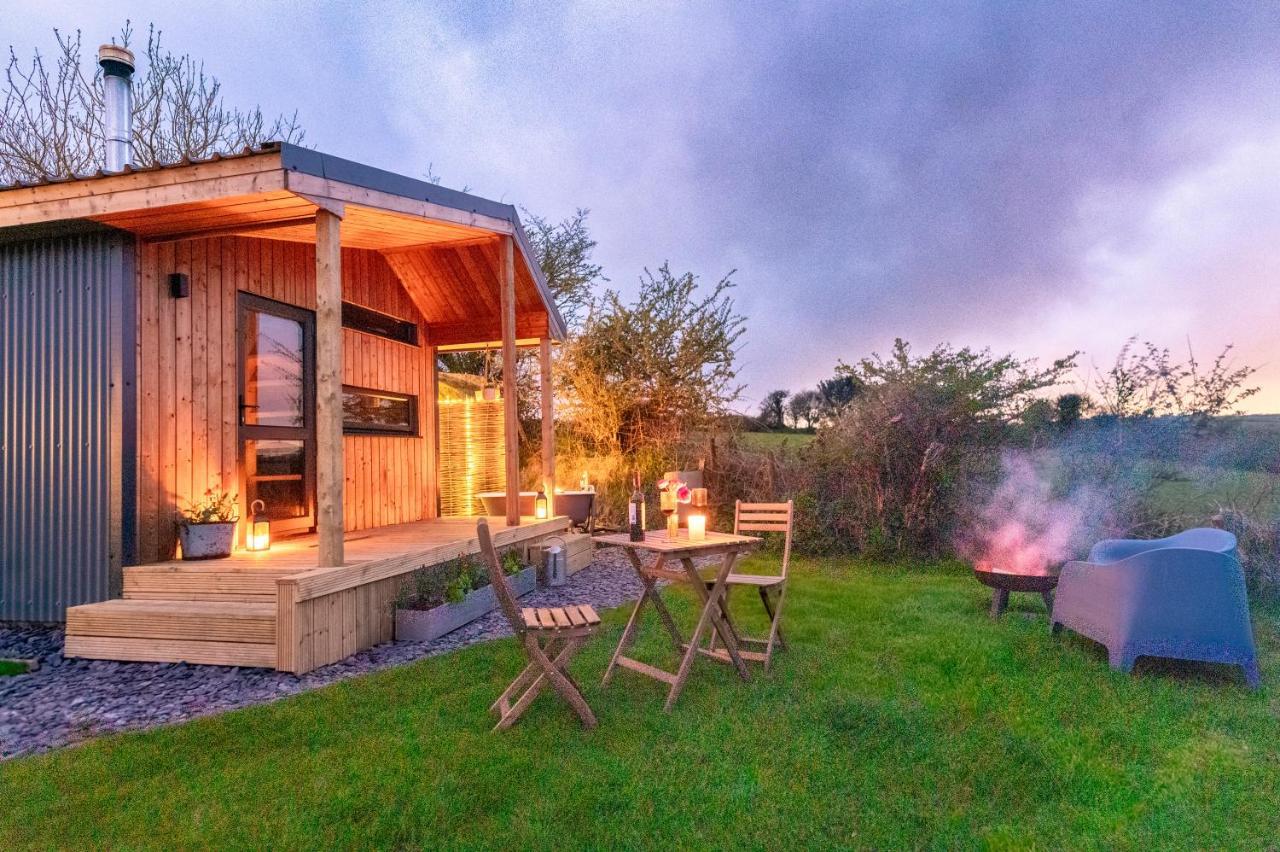 Luxury Glamping Cabin With Outdoor Bath On Cornish Flower Farm Truro Buitenkant foto