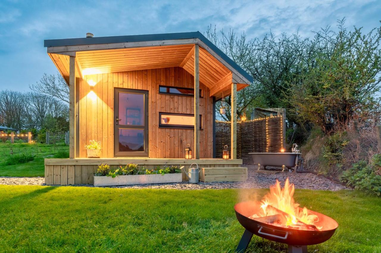 Luxury Glamping Cabin With Outdoor Bath On Cornish Flower Farm Truro Buitenkant foto