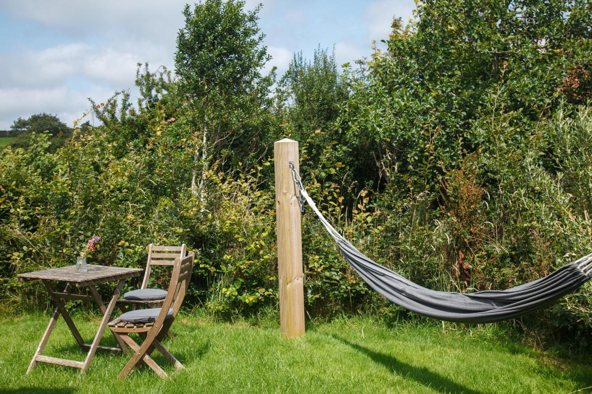 Luxury Glamping Cabin With Outdoor Bath On Cornish Flower Farm Truro Buitenkant foto